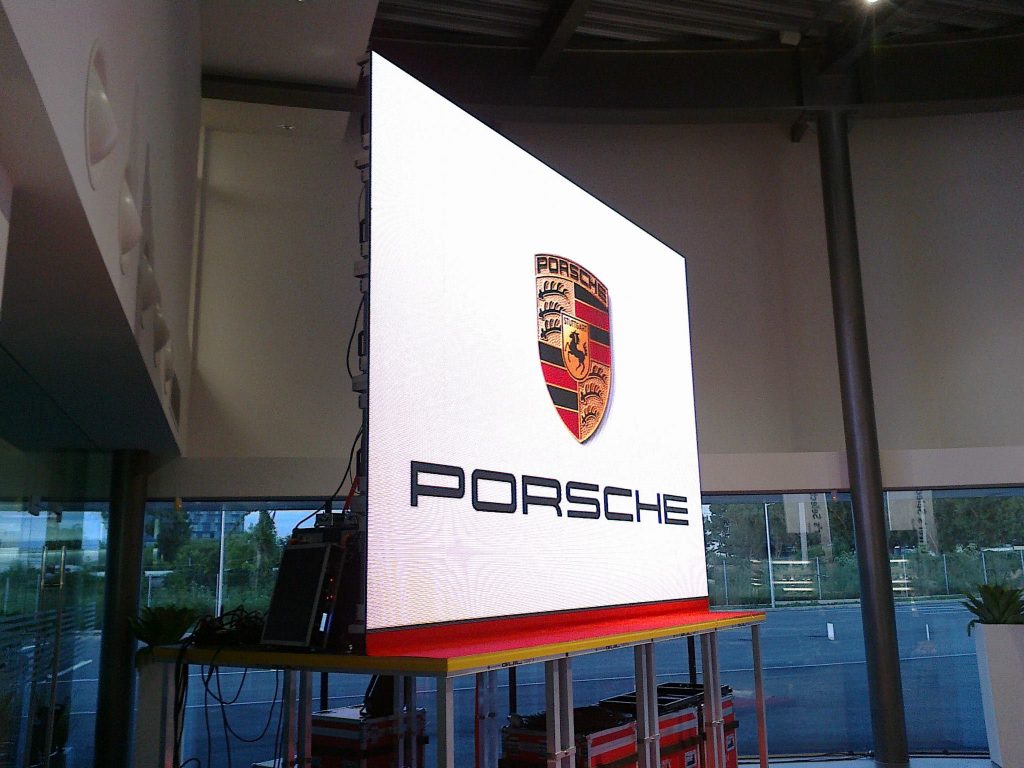 Ecran Led Porsche Servicii evenimente